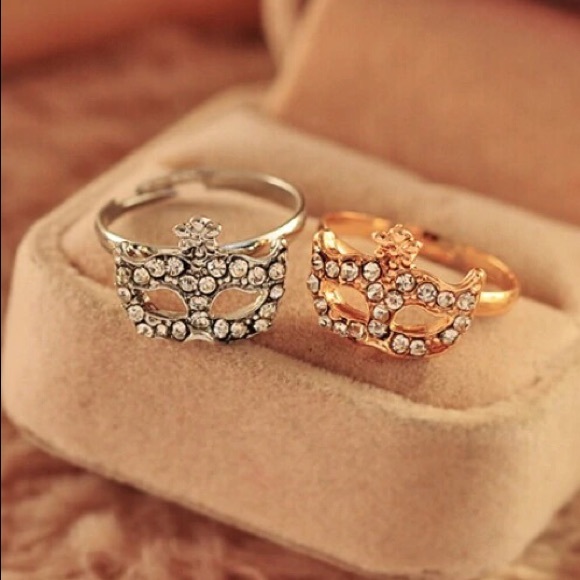 ππ‘! Silver Rhinestone Mask Necklace Set - Picture 4 of 4